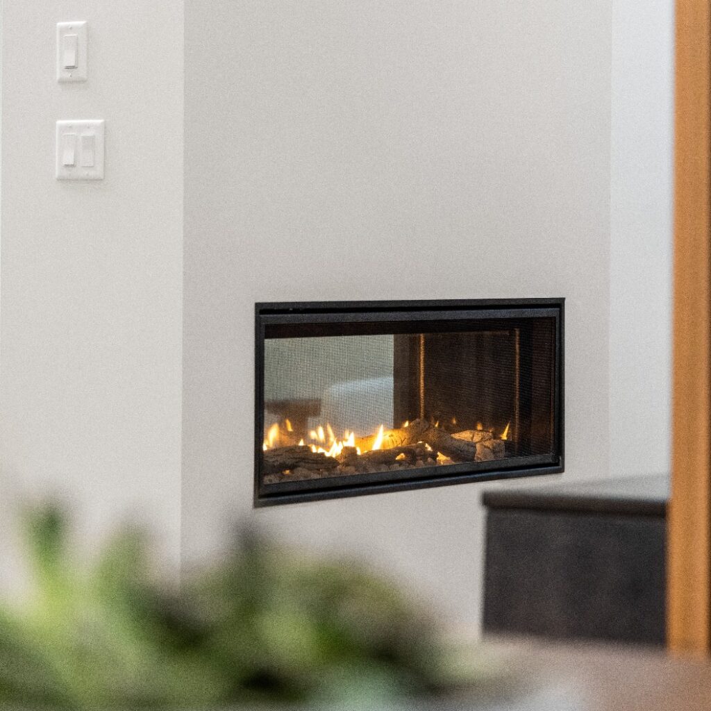 Moderner Kamin